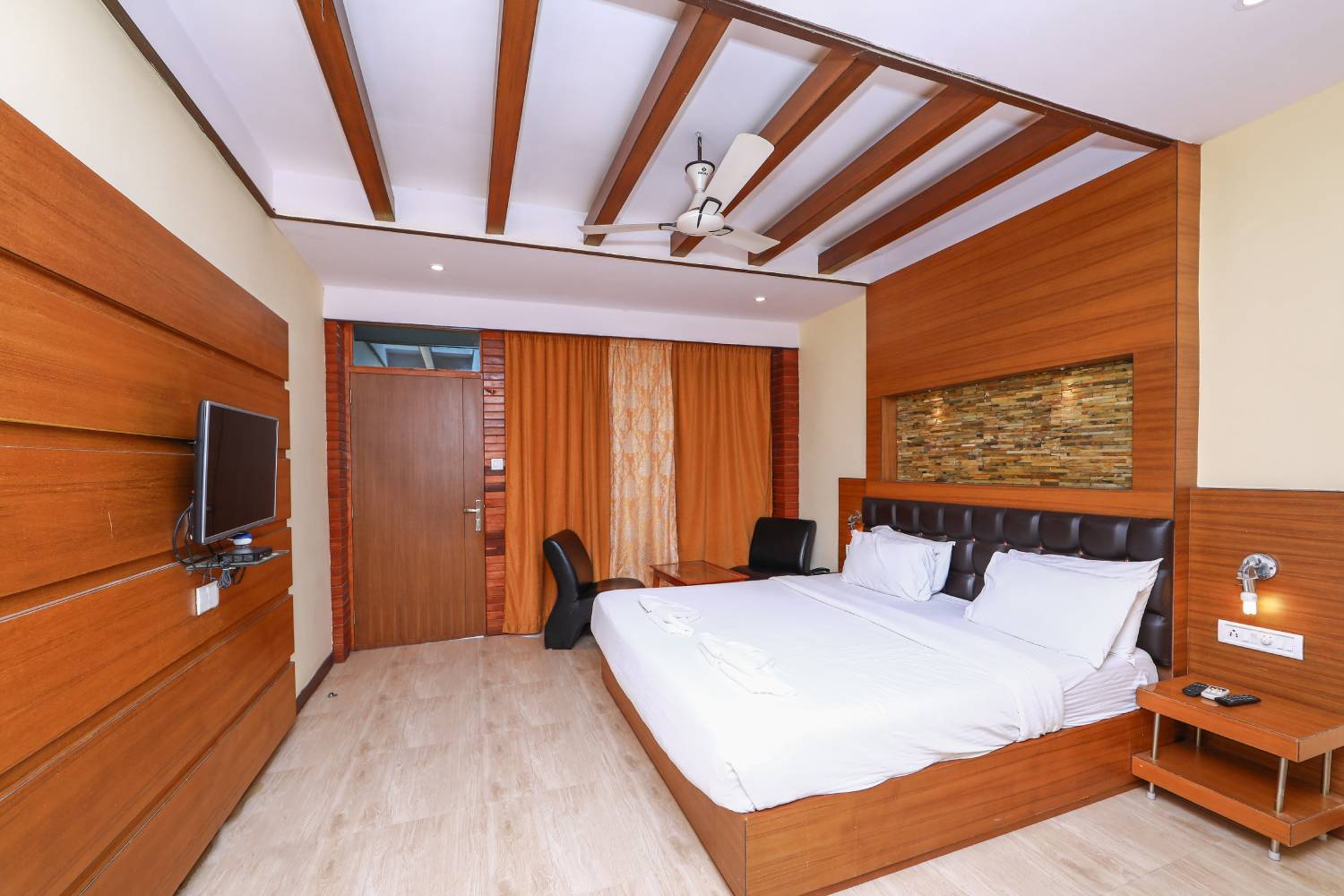 deluxe room with garden view in andaman